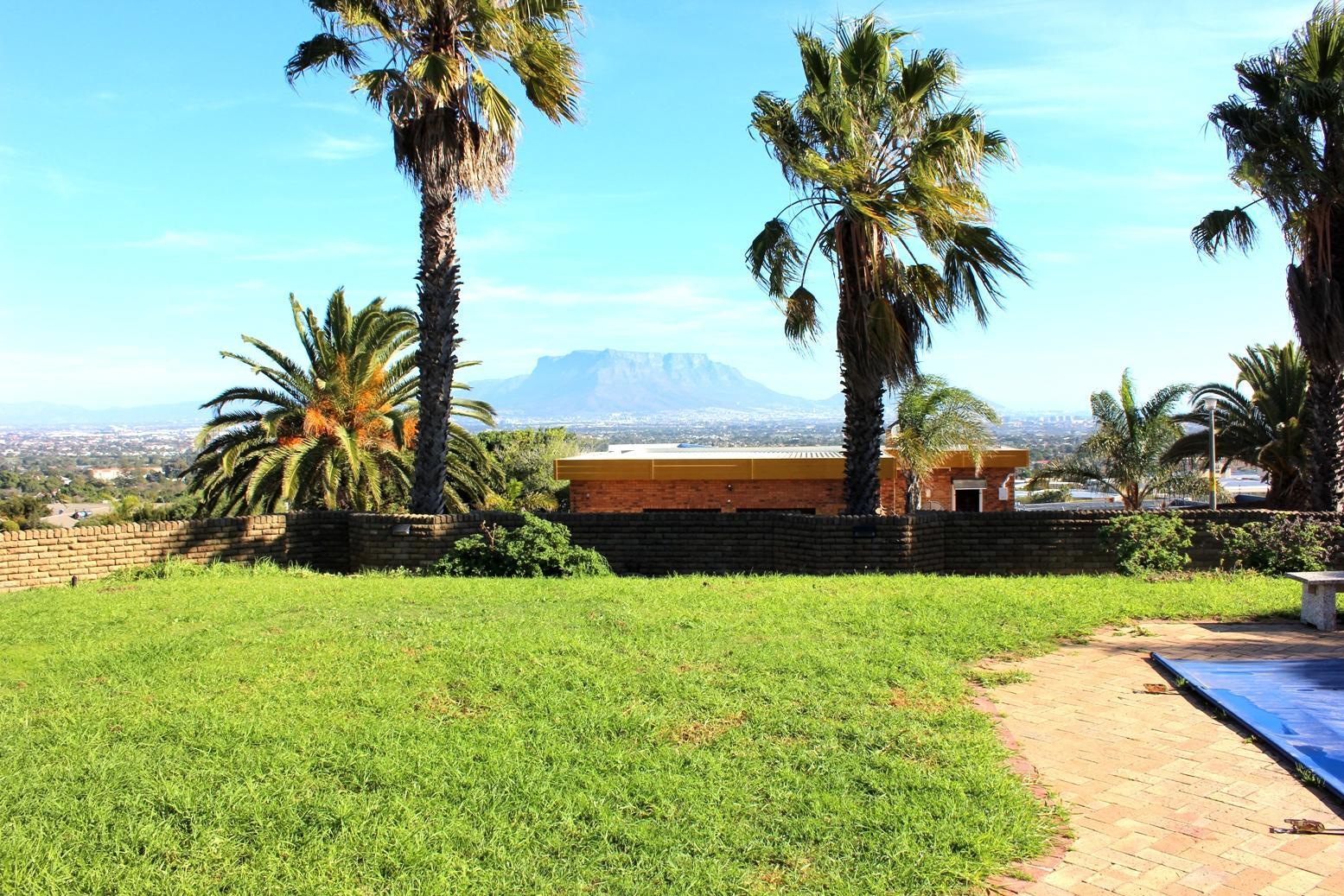 5 Bedroom Property for Sale in Plattekloof Western Cape